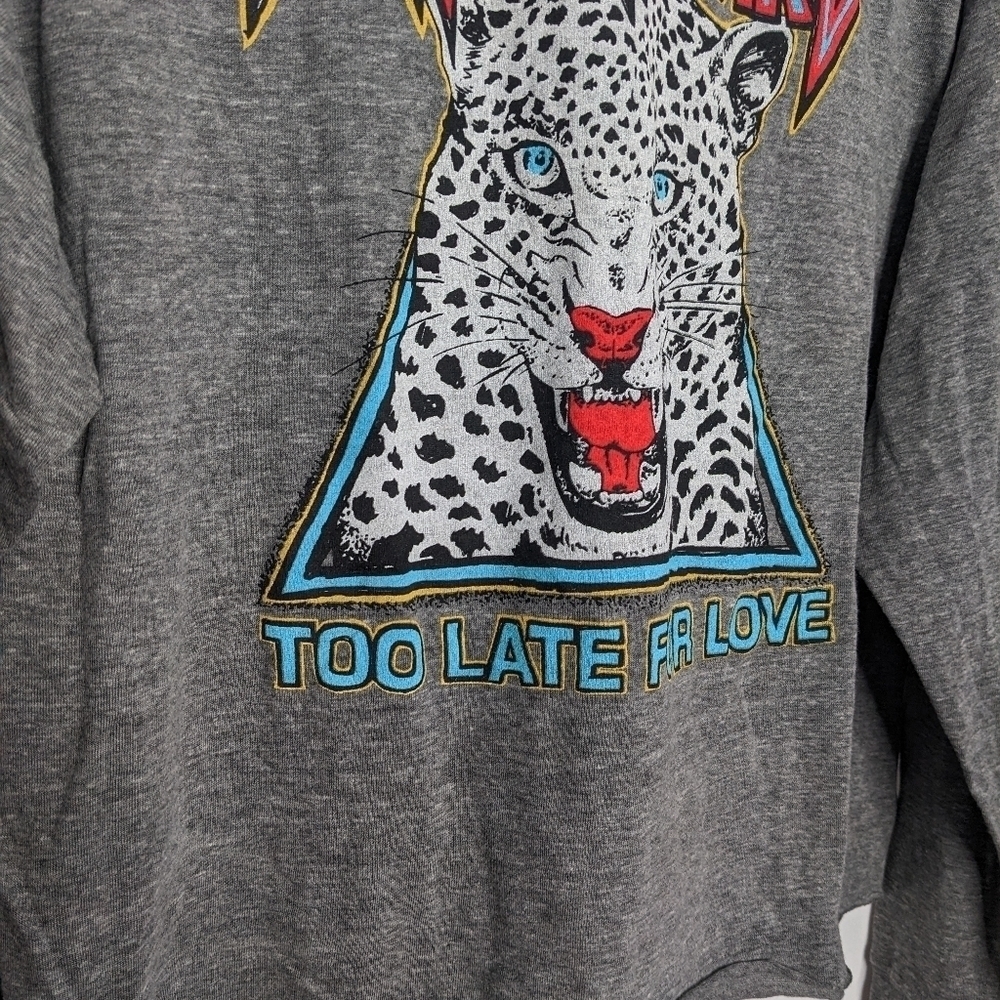 DAYDREAMER Def Leppard Too Late For Love Long Sleeve Crop Graphic Tee Gray - Picture 6 of 6
